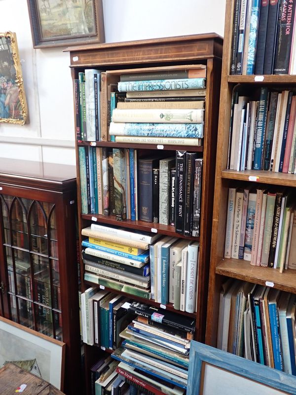 A REPRODUCTION MAHOGANY DISPLAY CABINET