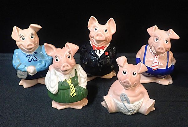 A SET OF FIVE WADE NATWEST PIGGY BANKS