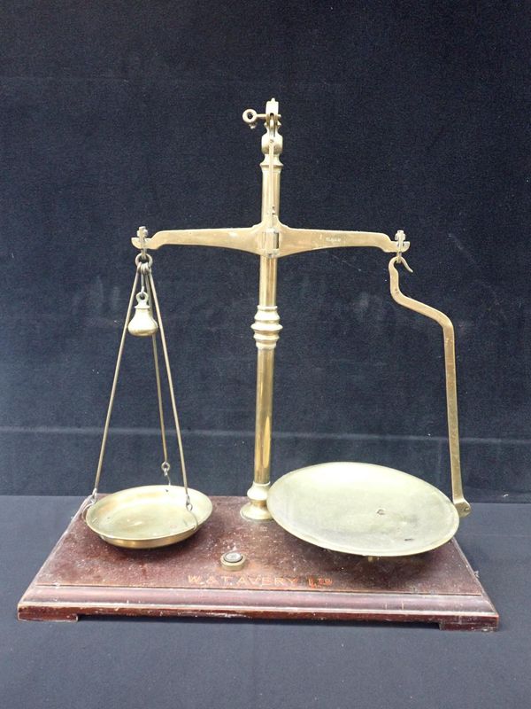 A SET OF BRASS BALANCE SCALES BY W & T AVERY