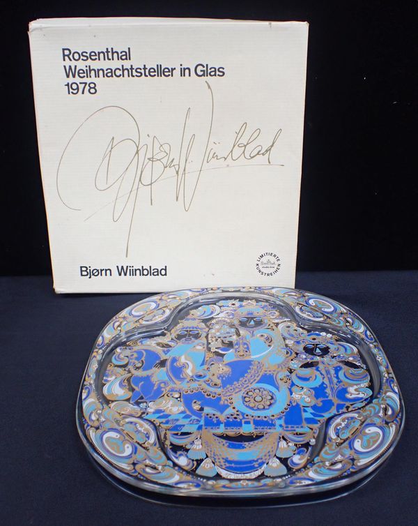 A ROSENTHAL GLASS ‘WEIHNACHTSTELLER 1978’ TWO PART SERVING DISH