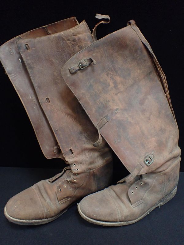 A PAIR OF WW2 OFFICERS BOOTS
