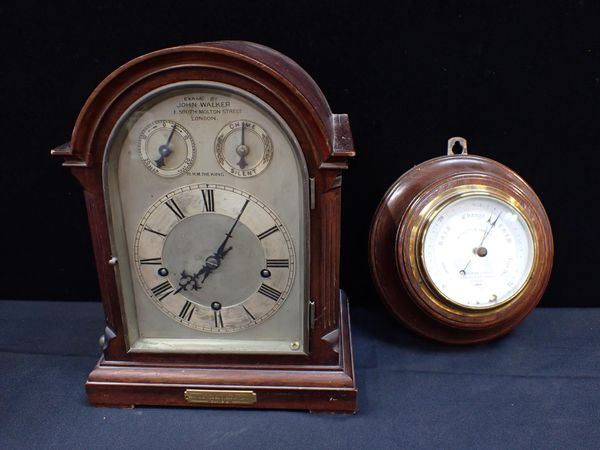 AN EARLY 20th CENTURY MAHOGANY CASED MANTEL CLOCK