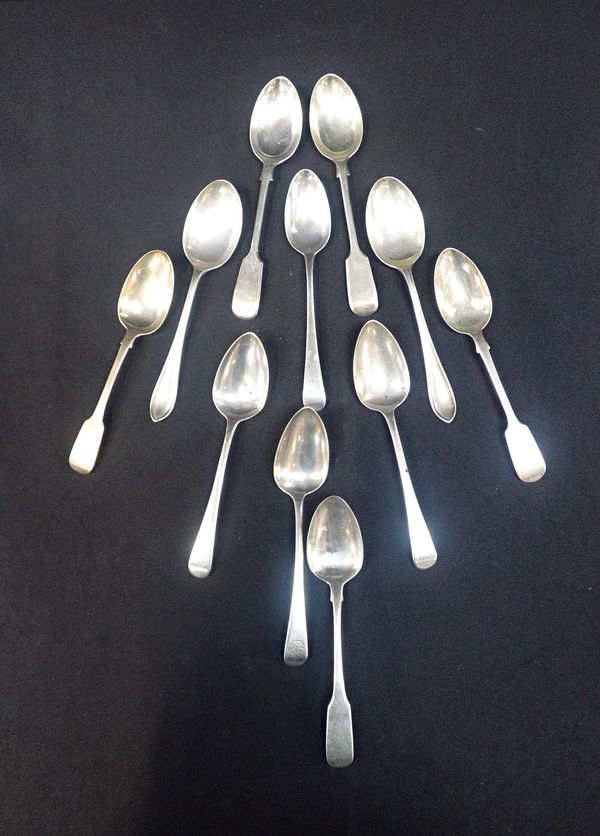 A QUANTITY OF GEORGIAN AND LATER SILVER SPOONS