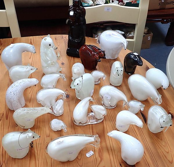 A QUANTITY OF VENETIAN STYLE GLASS BEARS