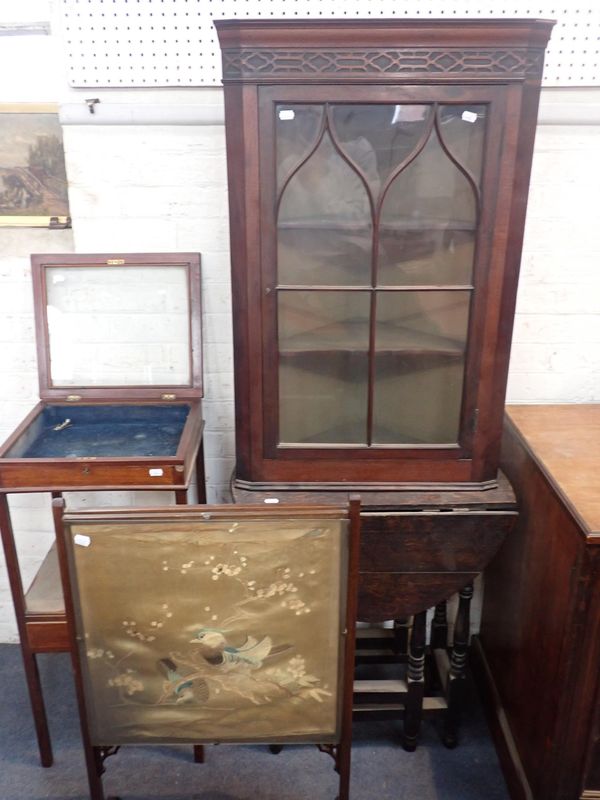 A SMALL MAHOGANY BIJOUTERIE TABLE