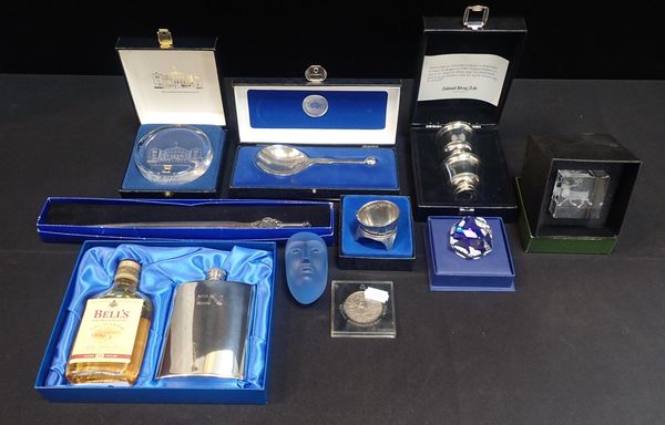 A BOXED CANADIAN NATIONAL RAILWAY SPIRIT FLASK