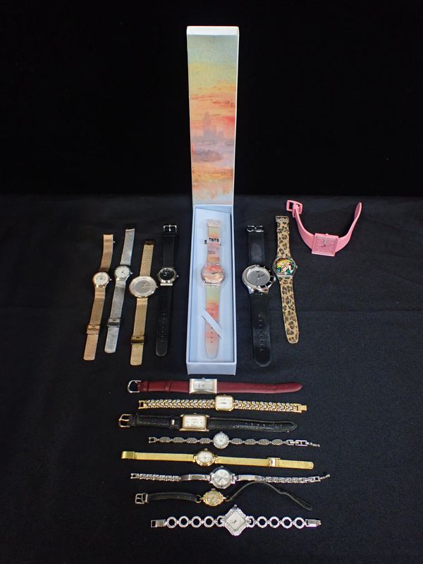 A COLLECTION OF LADIES' AND GENTLEMENS' WRISTWATCHES