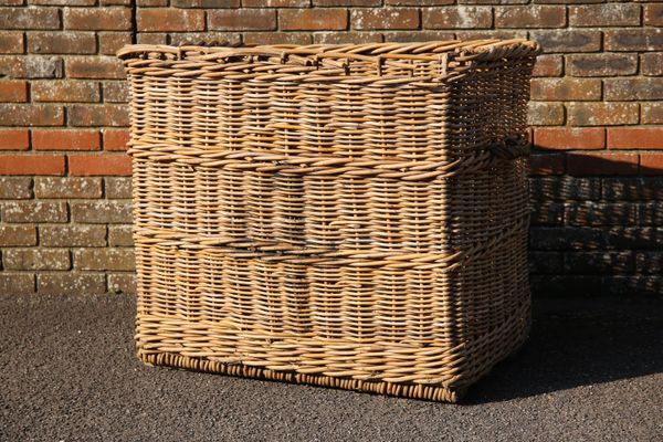 A LARGE COUNTRY HOUSE WICKER LOG OR LAUNDRY BASKET