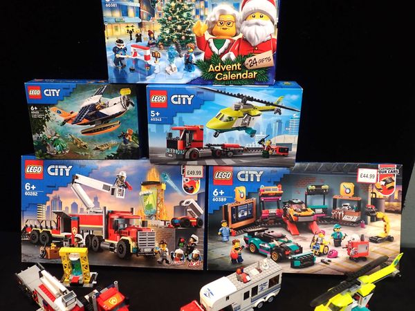 LEGO CITY; BOXED AND UNBOXED MODELS