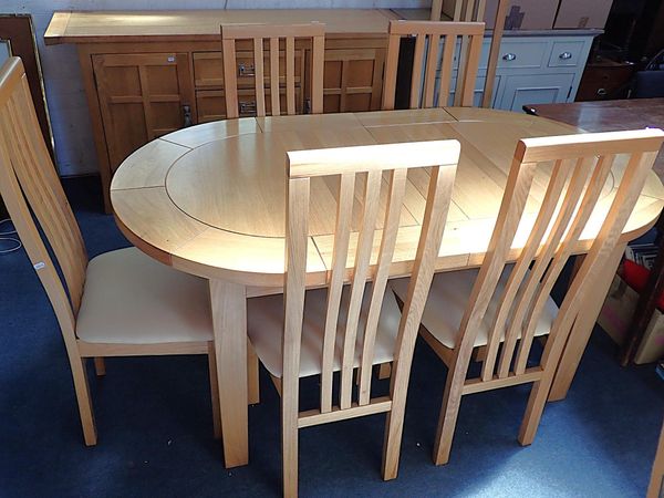 A MODERN LIGHT OAK DINING SUITE