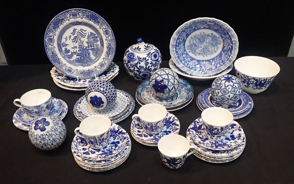A COLLECTION OF BLUE AND WHITE WARE