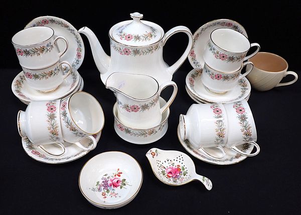 A PARAGON 'BELINDA' PART TEA SERVICE