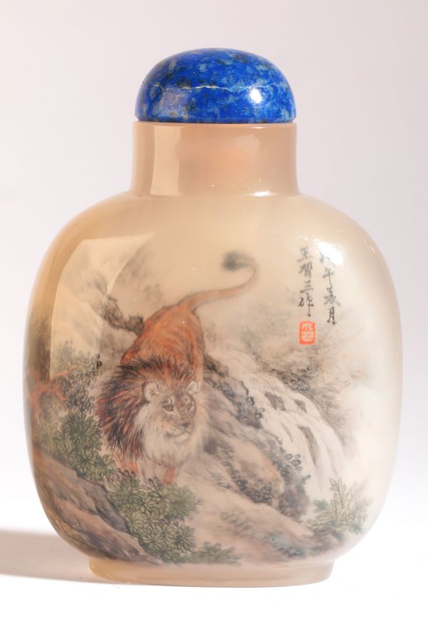 A CHINESE AGATE INSIDE PAINTED SNUFF BOTTLE SIGNED BY WANG XISAN