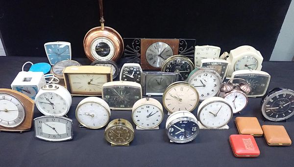 A COLLECTION OF VINTAGE ALARM CLOCKS