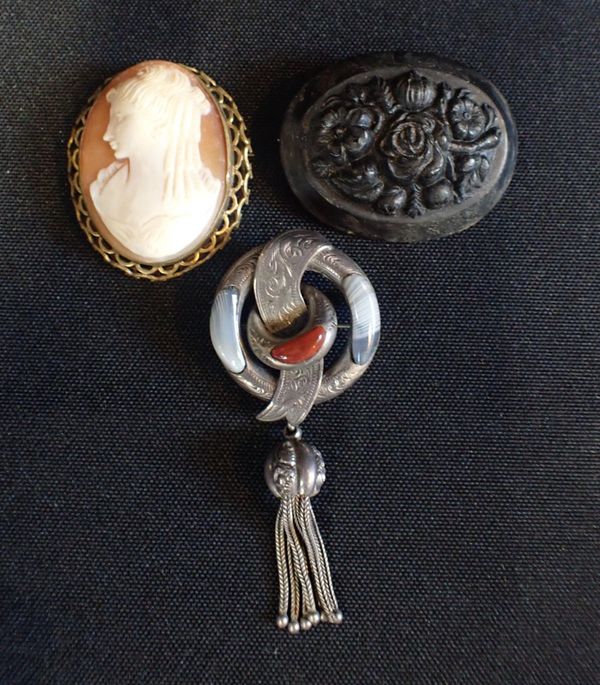 THREE BROOCHES, INCLUDING A CAMEO BROOCH