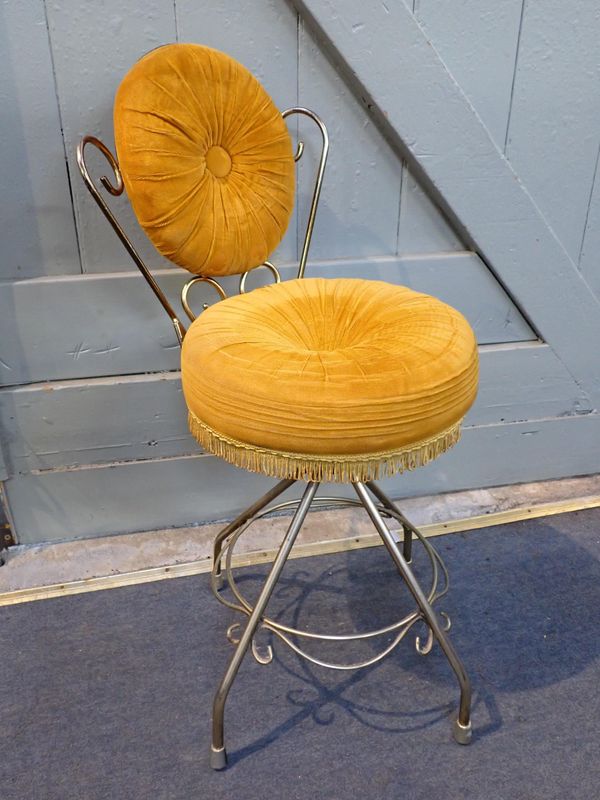 A RETRO 1960s WIRE-FRAMED DRESSING TABLE CHAIR
