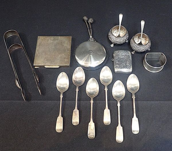 A SILVER REEDED COMPACT (STAMPED 800)