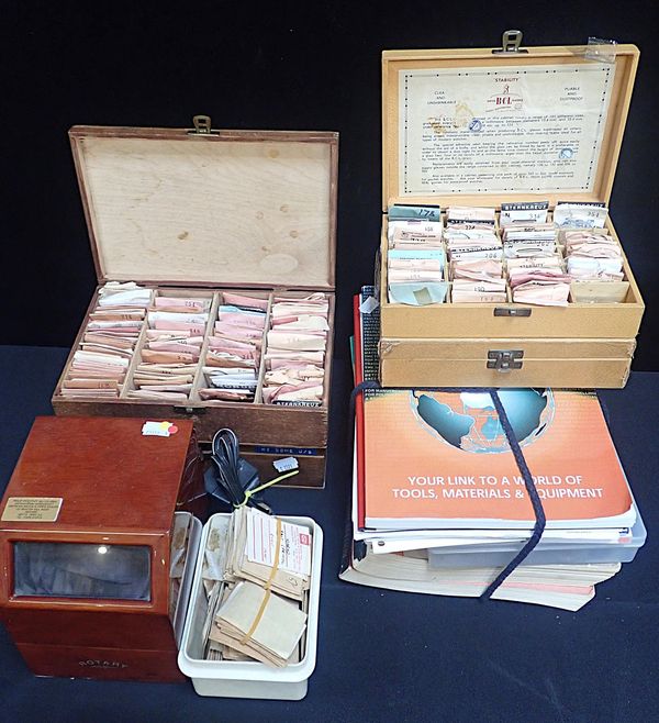 A QUANTITY OF WATCH AND POCKET WATCH PARTS