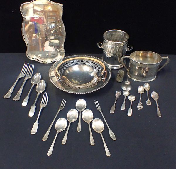 A COLLECTION OF SILVER PLATED ITEMS