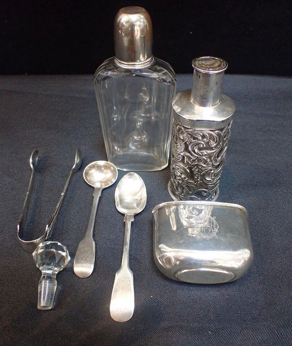 A CASED SILVER SCENT FLASK, LONDON 1898, MAKER W.C.