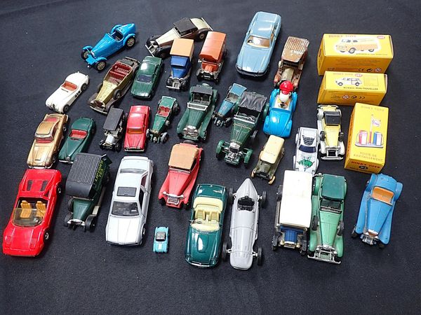 A QUANTITY OF DIECAST TOYS