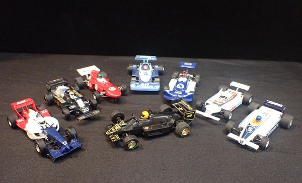 EIGHT UNBOXED 'F1 AND INDY CAR' STYLE SCALEXTRIC CARS