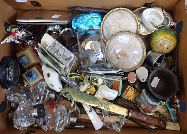A QUANTITY OF SMALL COLLECTIBLES