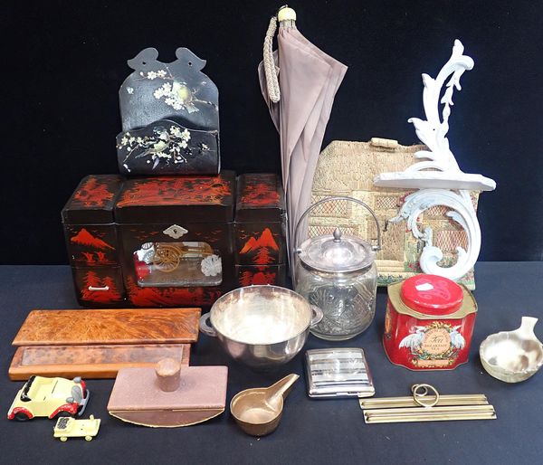 A JAPANESE LACQUER MUSICAL JEWELLERY BOX