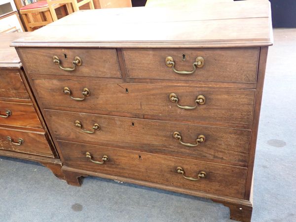 A GEORGE III MAHOGANY CHEST OF DRAWERS