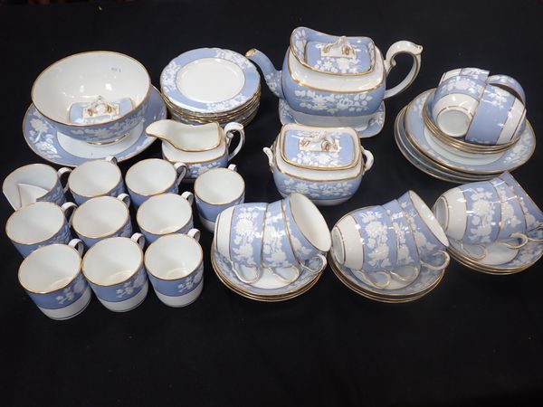 AN 1820s/30s SPODE PART TEA SERVICE, PATTERN 2036