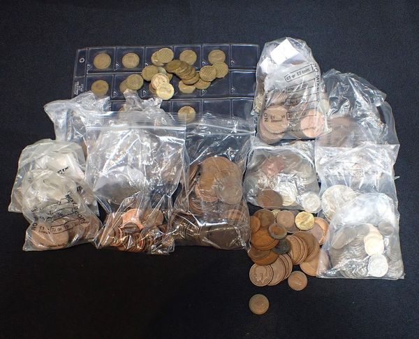 A QUANTITY OF VARIOUS COINS