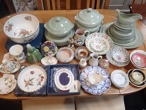 A QUANTITY OF MIXED CERAMICS