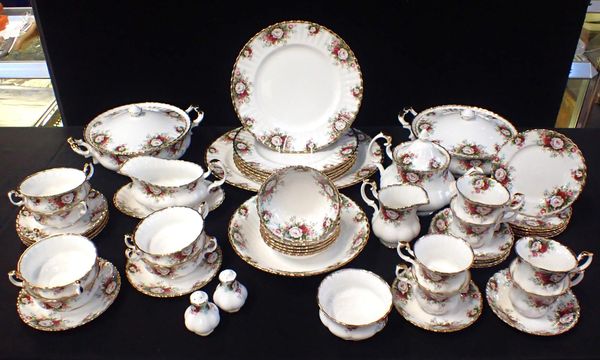 A ROYAL ALBERT 'CELEBRATION' PATTERN TEA AND DINNER SERVICE