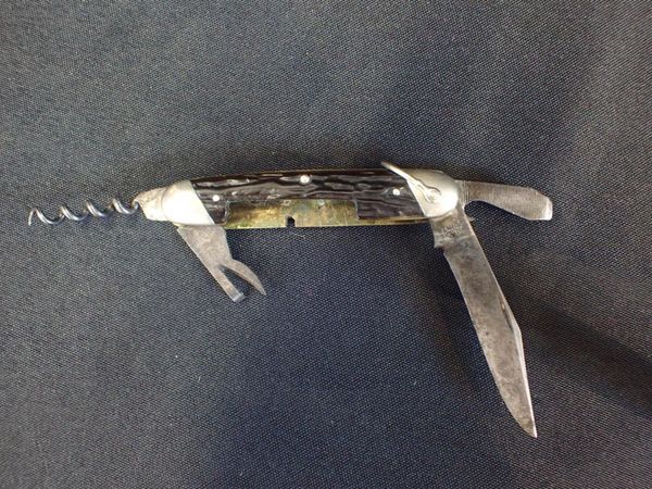GEORGE WOSTENHOLM, SHEFFIELD: AN IXL POCKET KNIFE