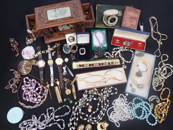 A COLLECTION OF COSTUME JEWELLERY