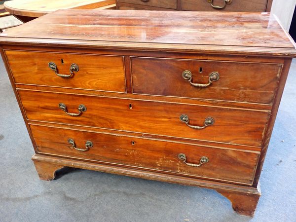 A GEORGE III MAHOGANY CHEST OF DRAWERS