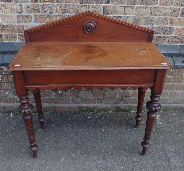 A VICTORIAN MAHOGANY SIDE TABLE