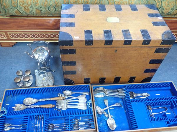 A VICTORIAN MAPPIN BROTHERS OAK CANTEEN BOX