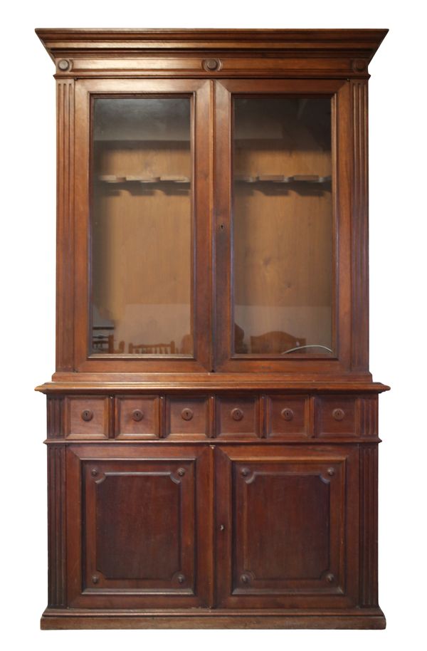 A VICTORIAN OAK GUN CABINET