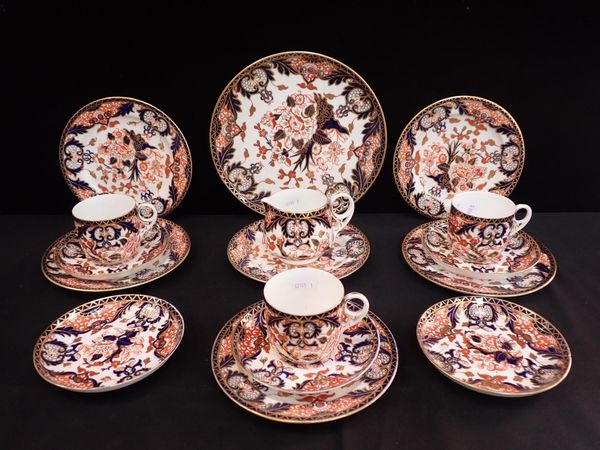 A LATE 19th CENTURY CROWN DERBY 'KINGS' PATTERN 383 PART TEA SERVICE