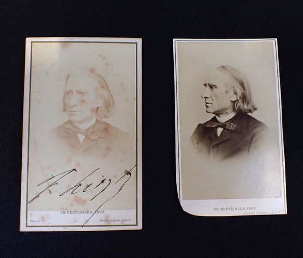 FRANZ LISZT (1811-1886) A SIGNED CARTE DE VISITE PHOTOGRAPH