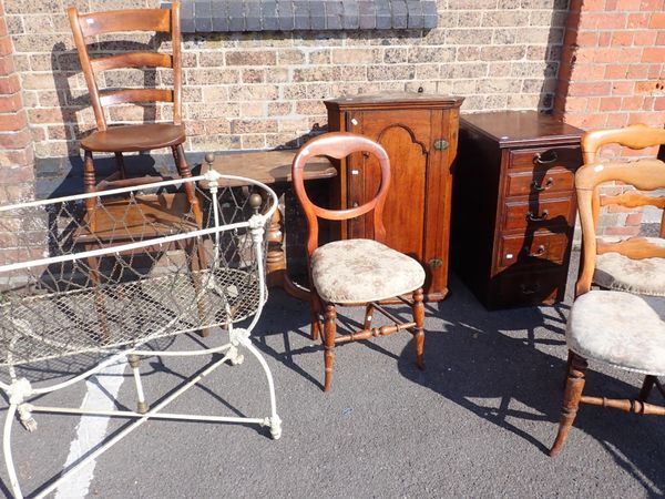 A 19th CENTURY MAHOGANY RECTANGULAR TRIPOD TABLE