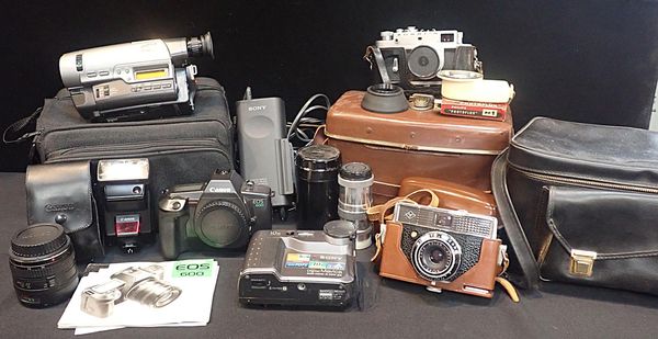 A CANON EOS 600 CAMERA WITH TWO LENSES