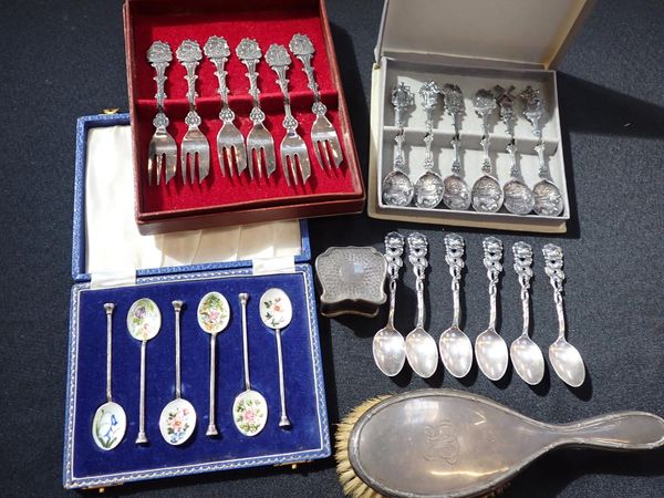 A SET OF SILVER COFFEE SPOONS WITH ENAMELLED BOWLS