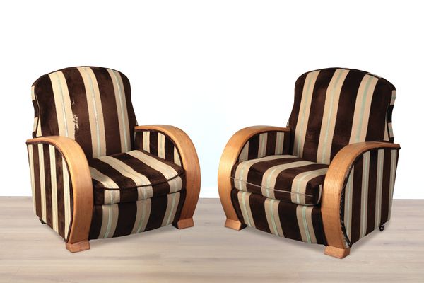 A PAIR OF ART DECO PALE OAK CLUB CHAIRS