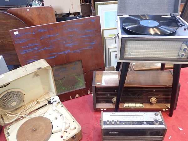 A WHARFEDALE 'GOLDEN MODEL' SPEAKER