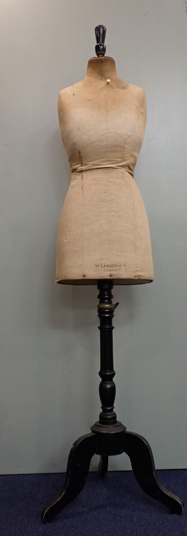 A VINTAGE SELFRIDGES MANNEQUIN