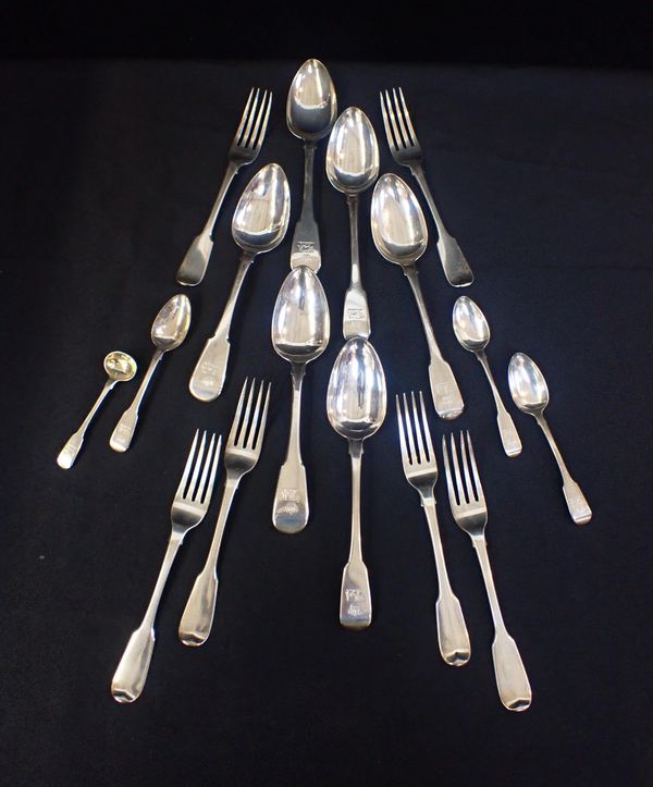 A QUANTITY OF GEORGE III SILVER SPOONS AND FORKS