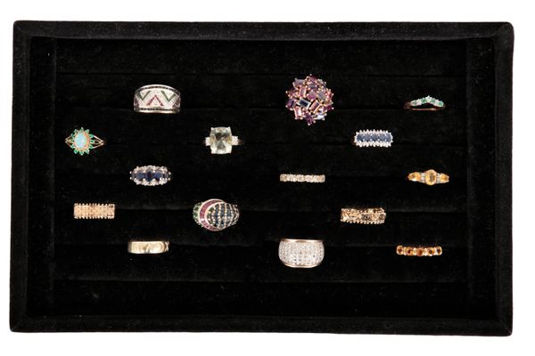 A COLLECTION OF FIFTEEN GEM-SET GOLD RINGS