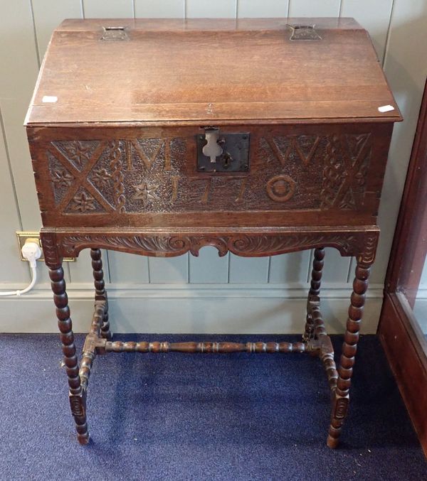 AN 18TH CENTURY OAK 'BIBLE BOX'